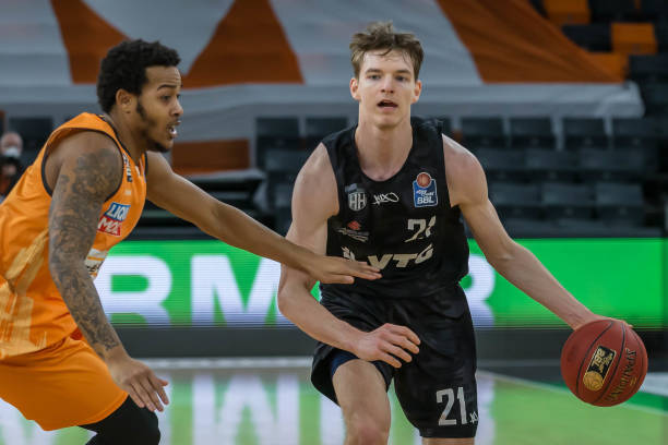 仅依赖于后 仅依赖于后