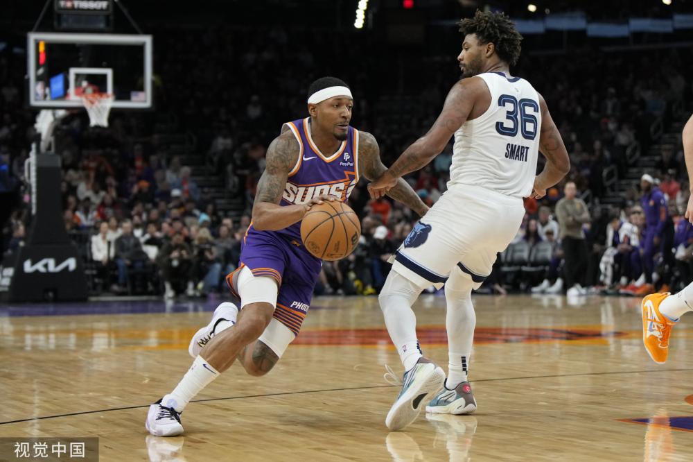 足球比赛中 足球比赛中